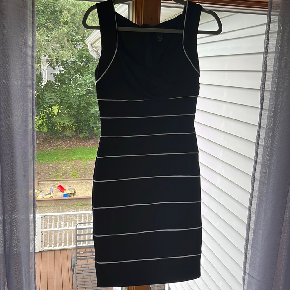 Super flattering black and white cocktail dress